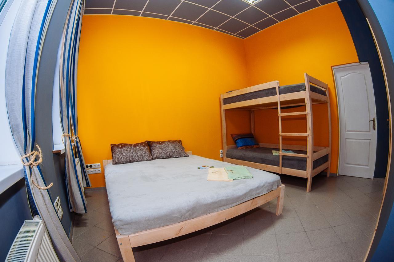 Papa'S Hostel Chernihiv Ngoại thất bức ảnh