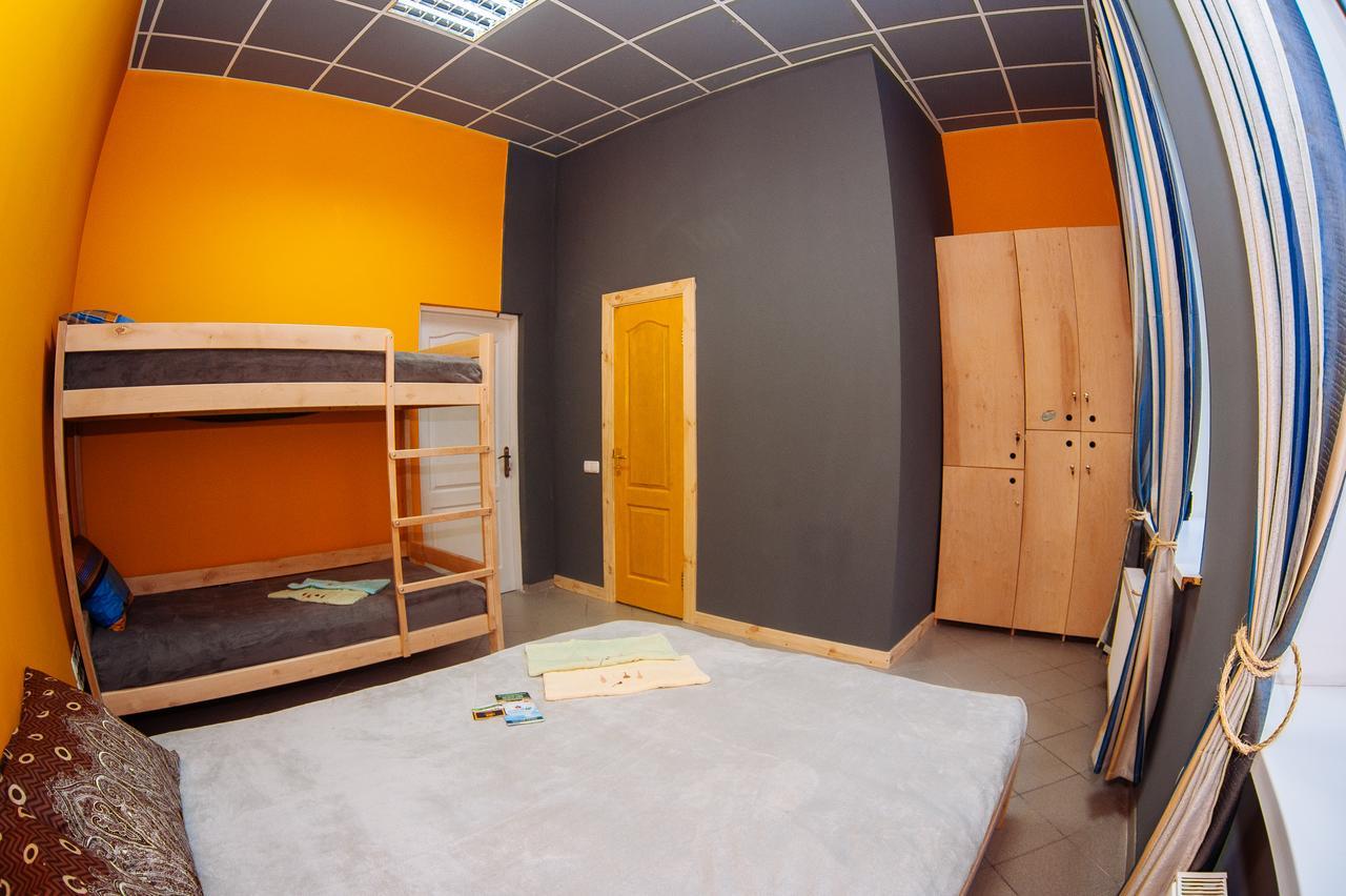 Papa'S Hostel Chernihiv Ngoại thất bức ảnh